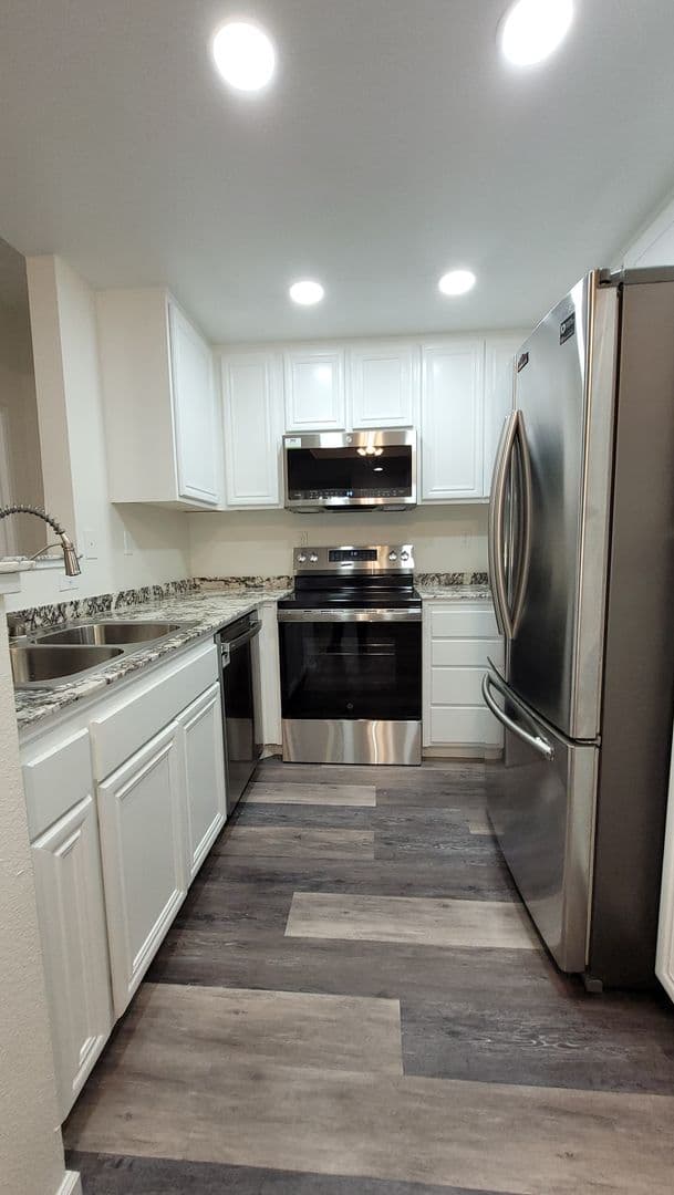 San Diego House: 2050 Camino de la Reina #107