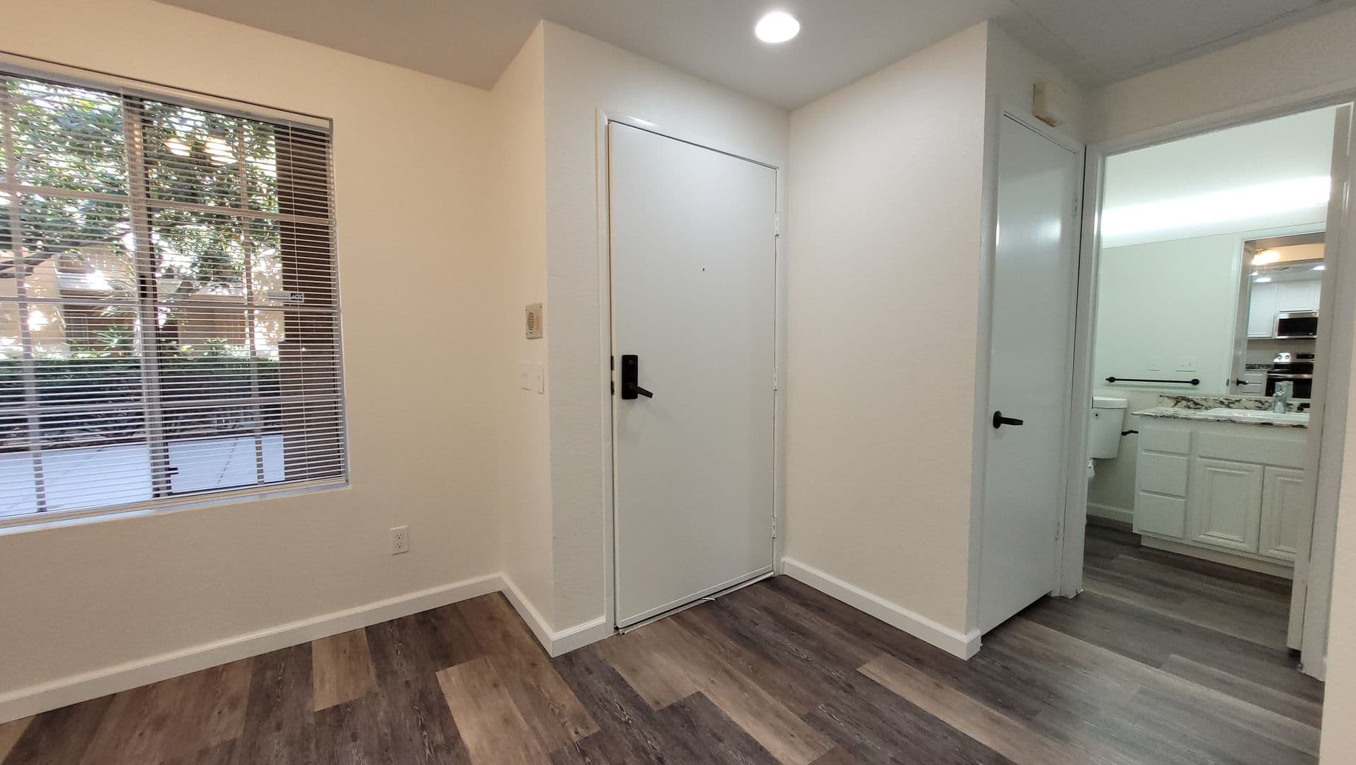 San Diego House: 2050 Camino de la Reina #107