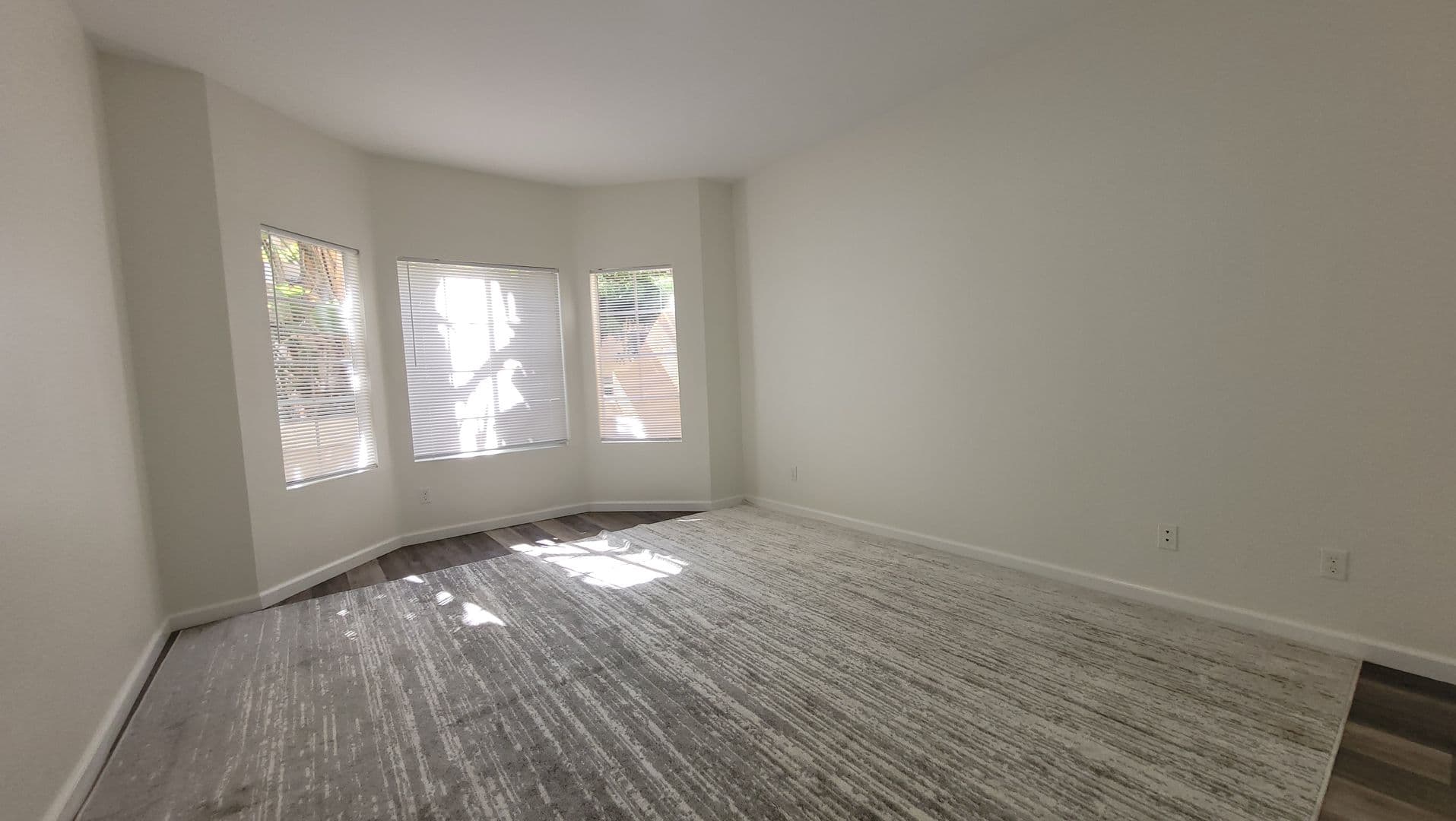 San Diego House: 2050 Camino de la Reina #107