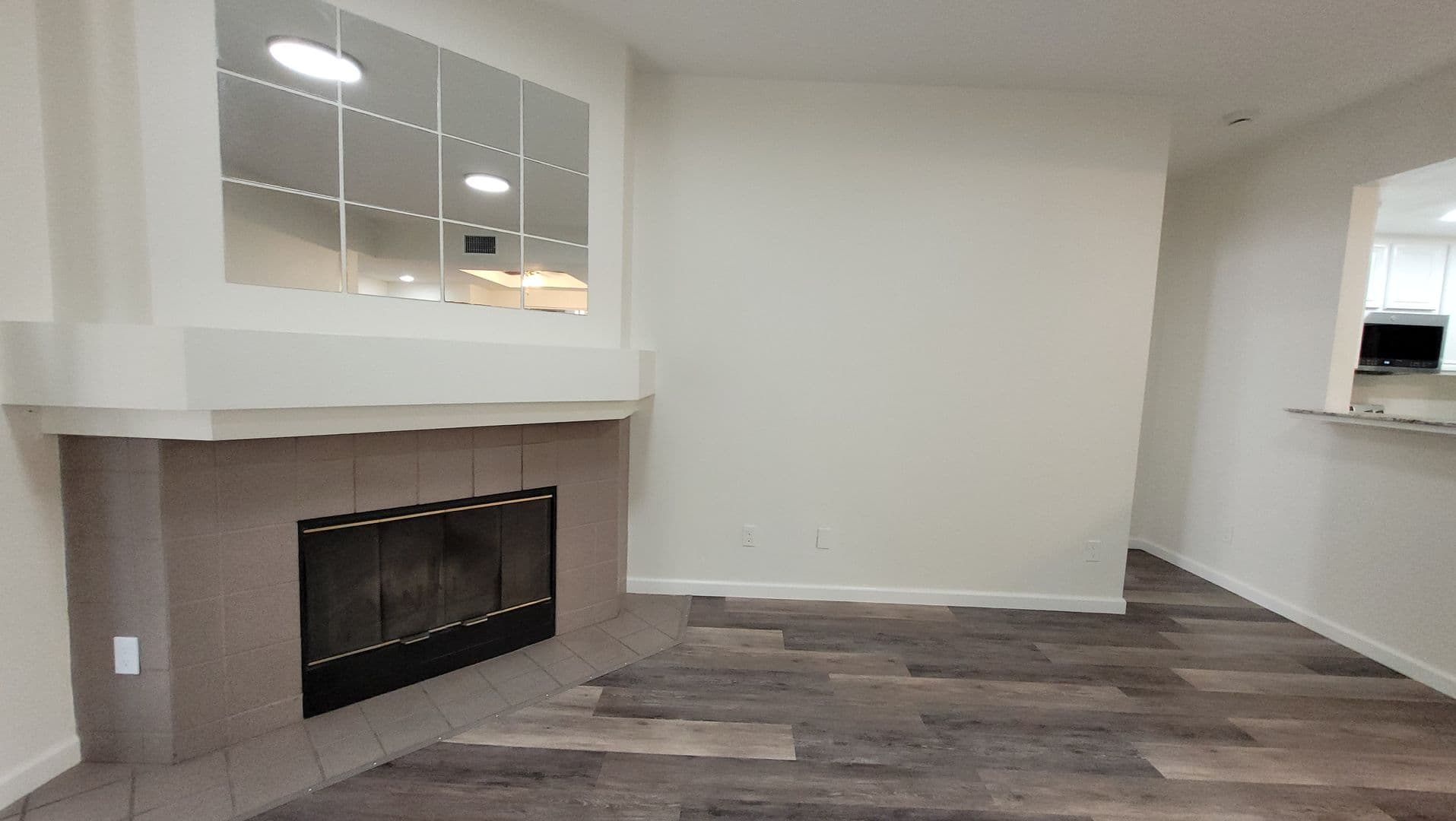 San Diego House: 2050 Camino de la Reina #107