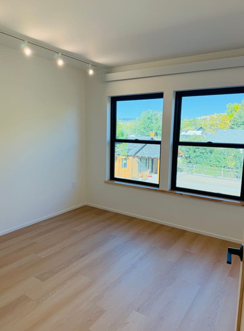 Livingston Apartment: 504 S H St