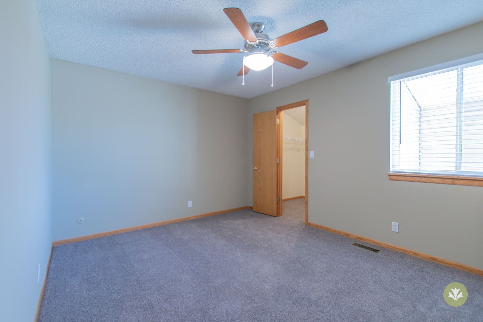 Lincoln Apartment: Charleston Court Apts & THs