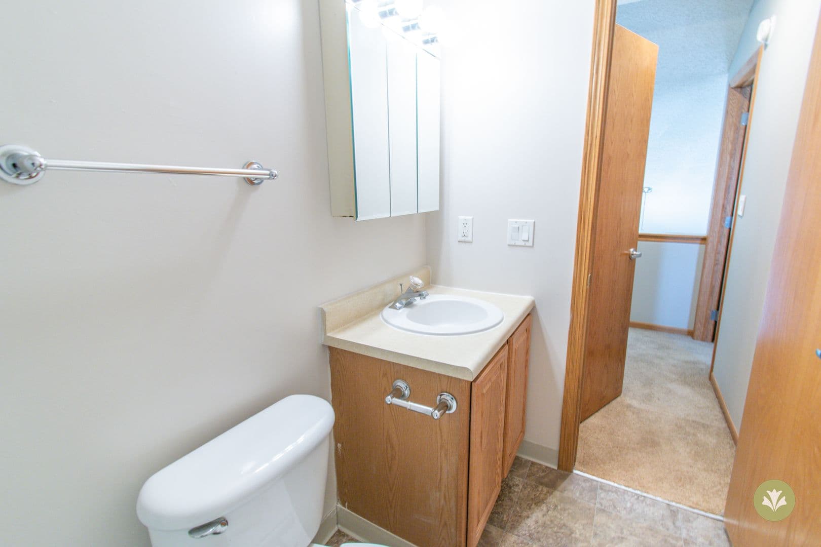 Lincoln Apartment: Charleston Court Apts & THs