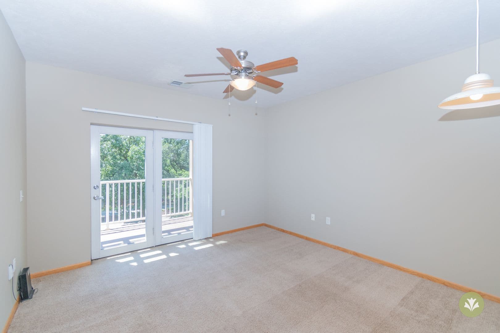 Lincoln Apartment: Charleston Court Apts & THs