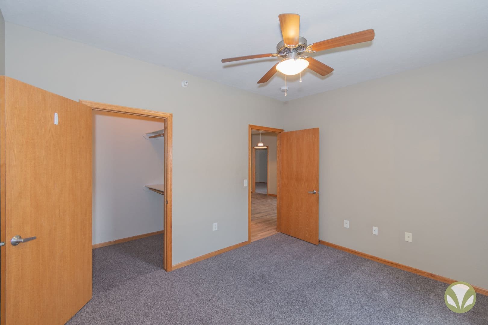 Lincoln Apartment: Charleston Court Apts & THs