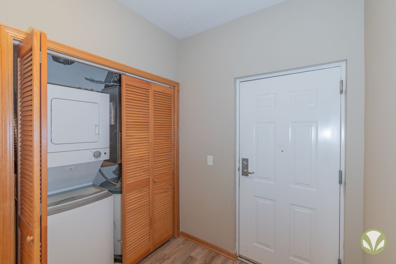 Lincoln Apartment: Charleston Court Apts & THs