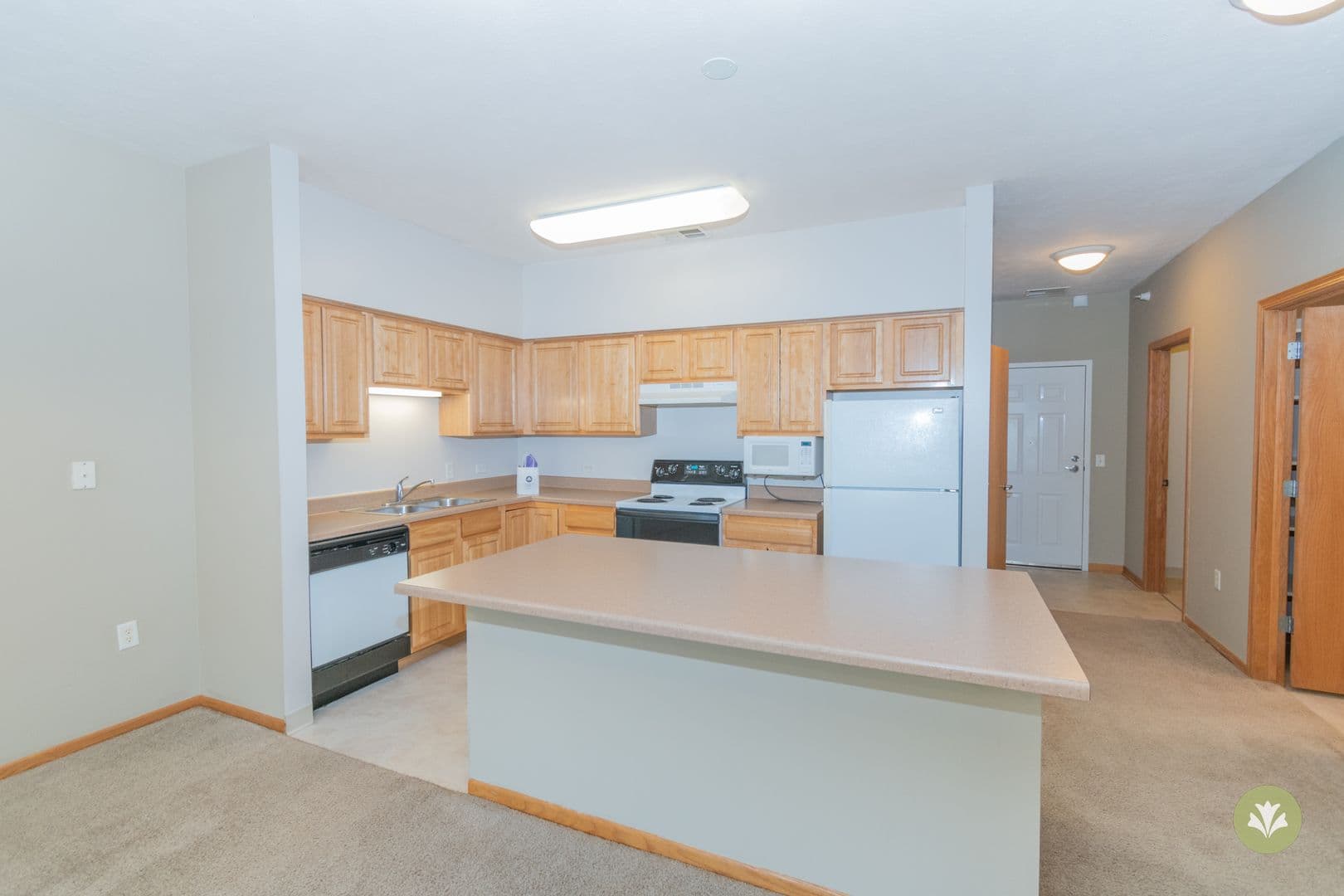 Lincoln Apartment: Charleston Court Apts & THs