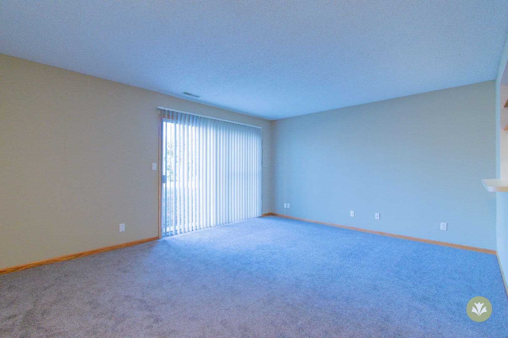 Lincoln Apartment: Charleston Court Apts & THs
