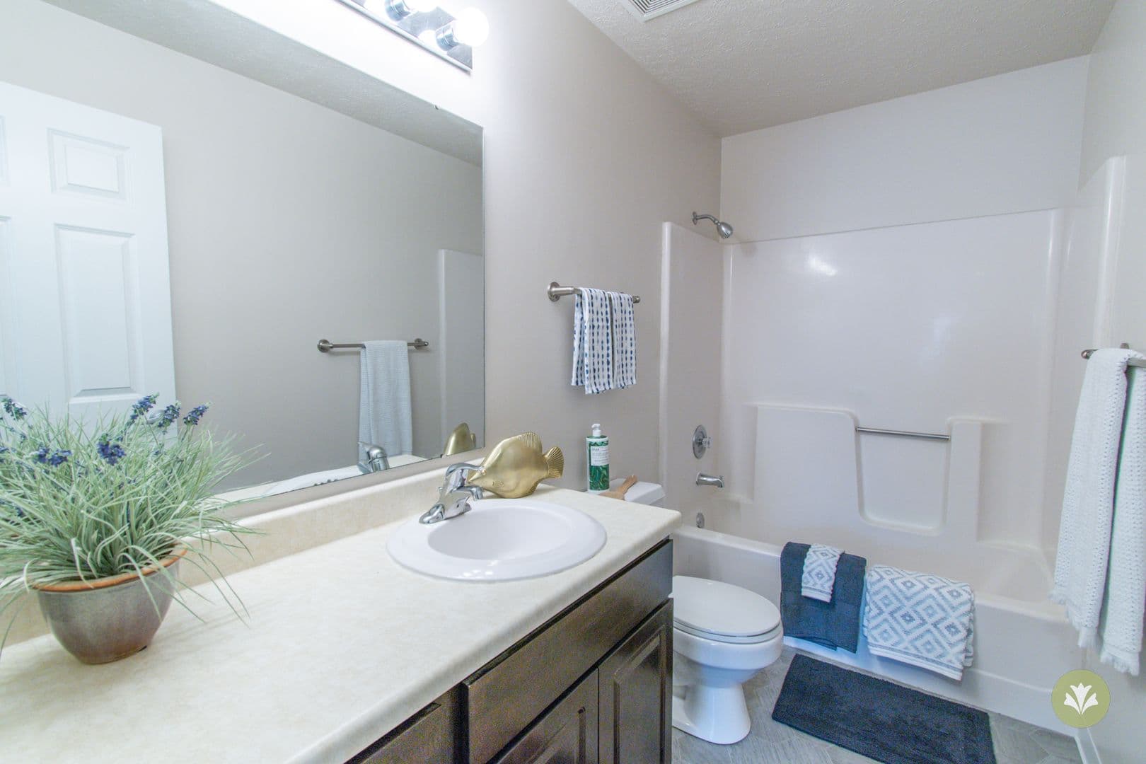 Lincoln Apartment: Adriana Court