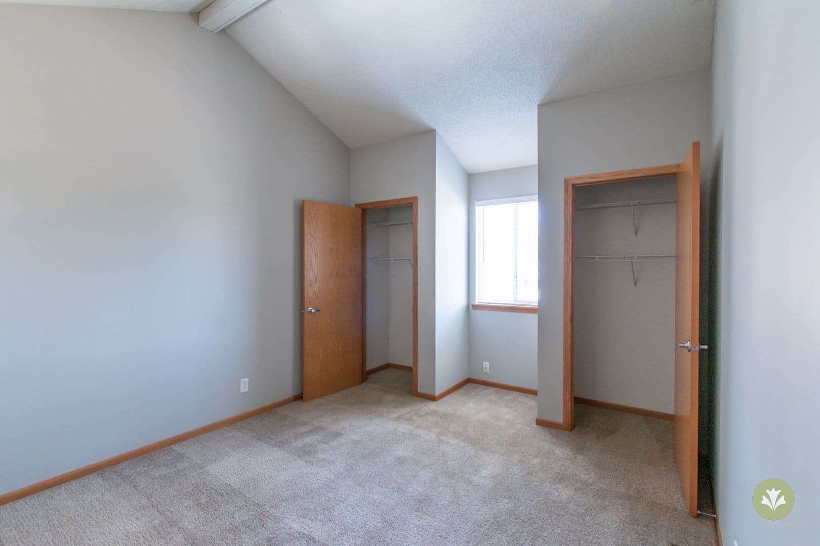 Lincoln Apartment: Charleston Court Apts & THs