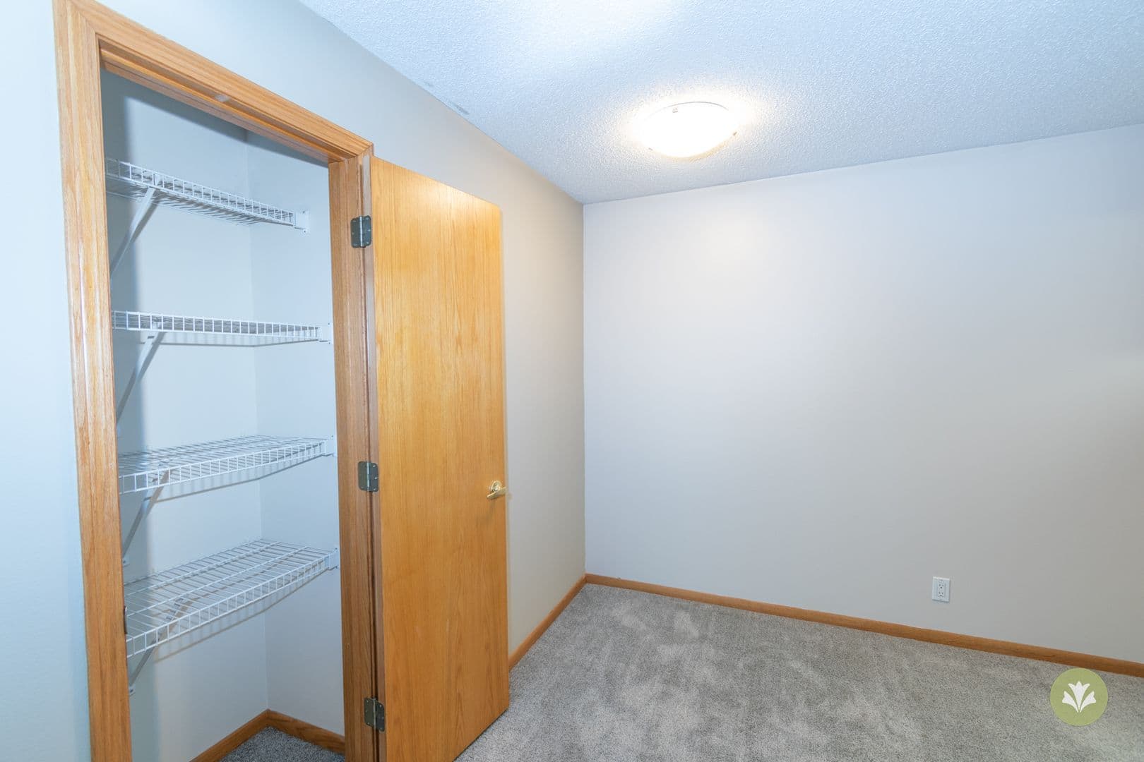 Lincoln Apartment: Charleston Court Apts & THs