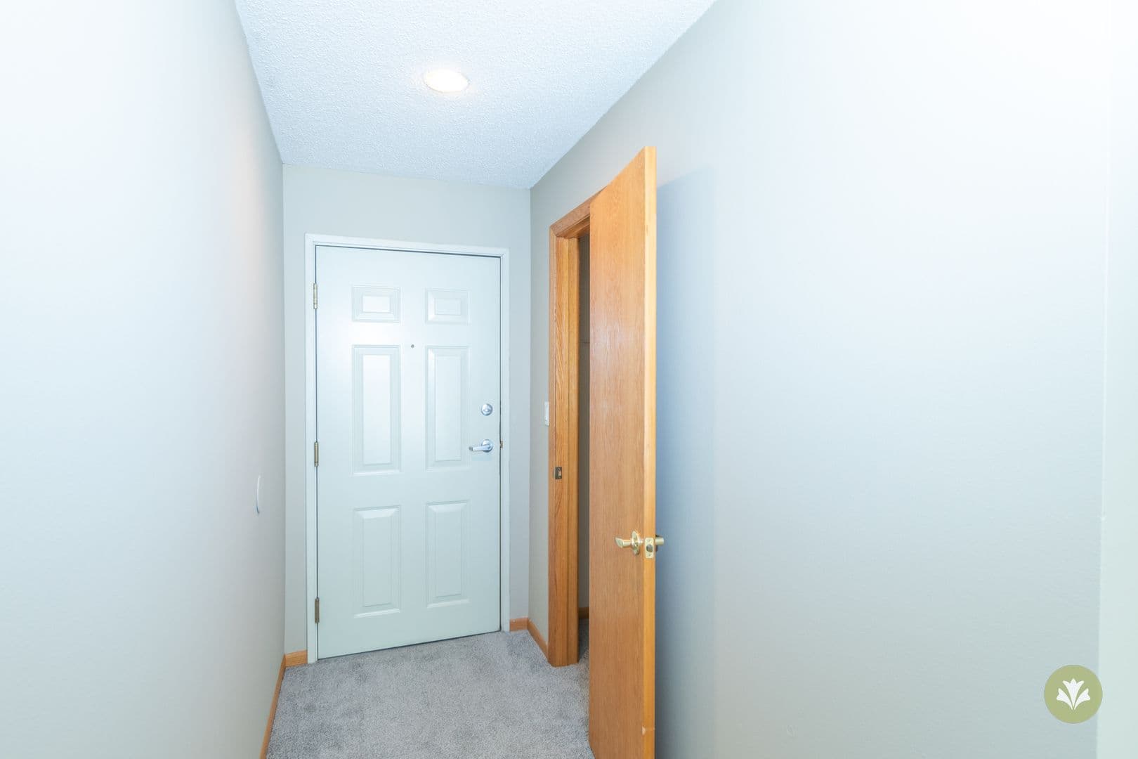 Lincoln Apartment: Charleston Court Apts & THs