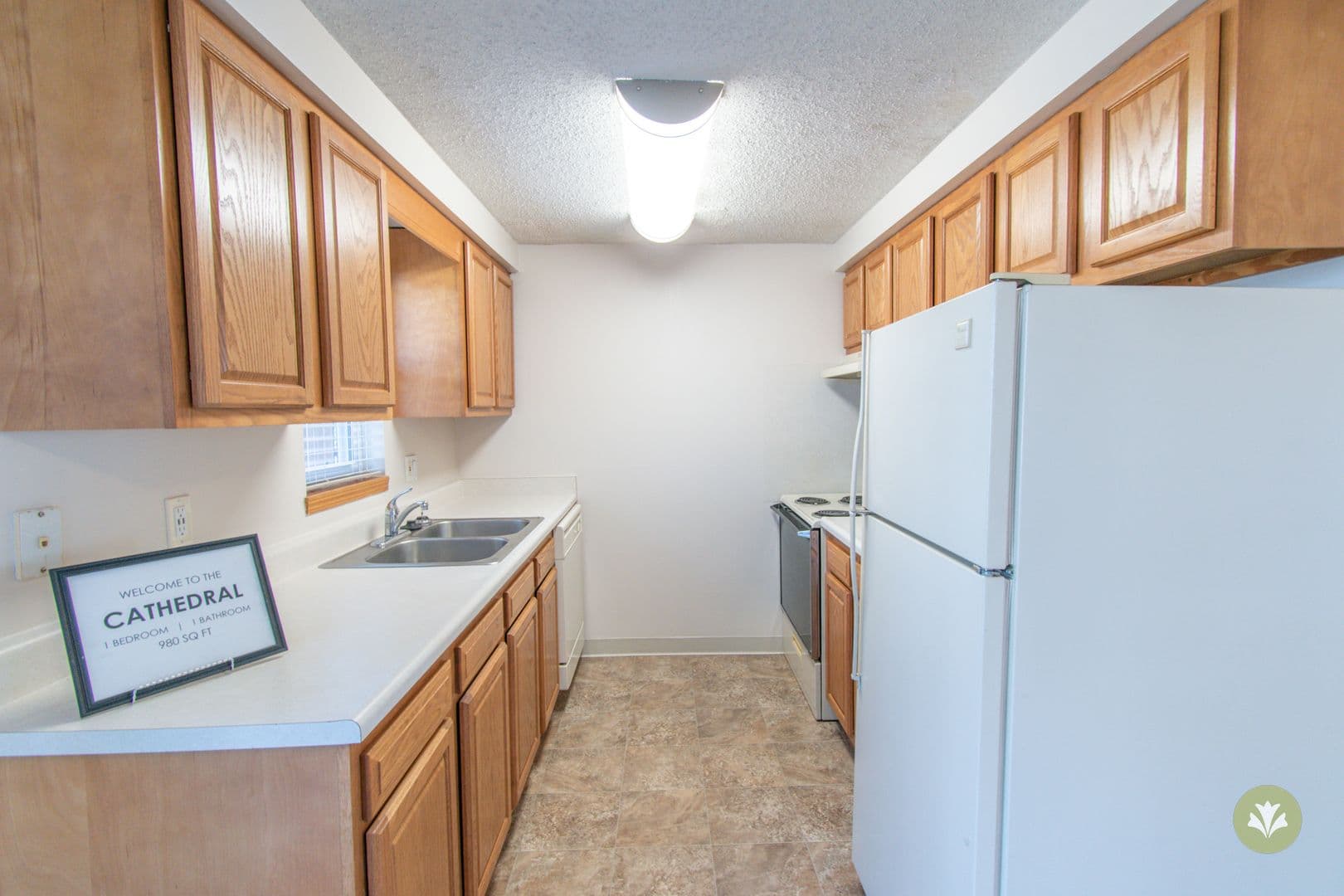 Lincoln Apartment: Charleston Court Apts & THs