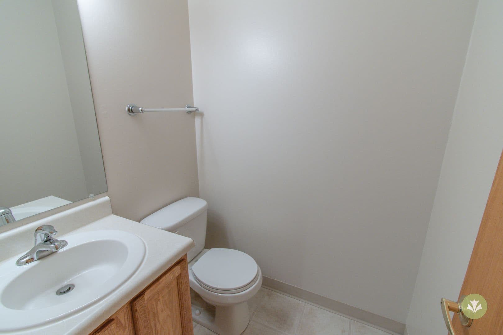 Lincoln Apartment: Charleston Court Apts & THs