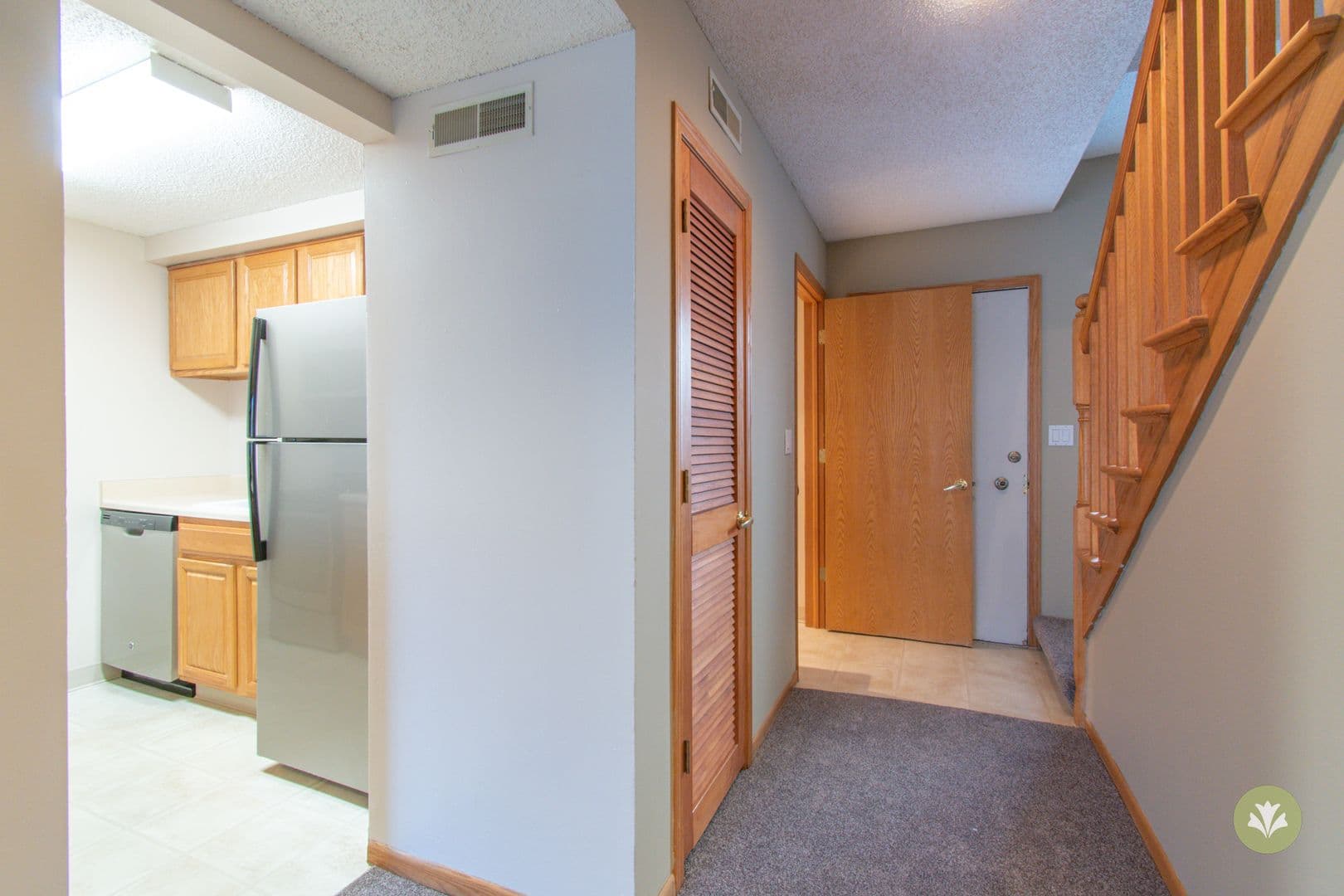 Lincoln Apartment: Charleston Court Apts & THs