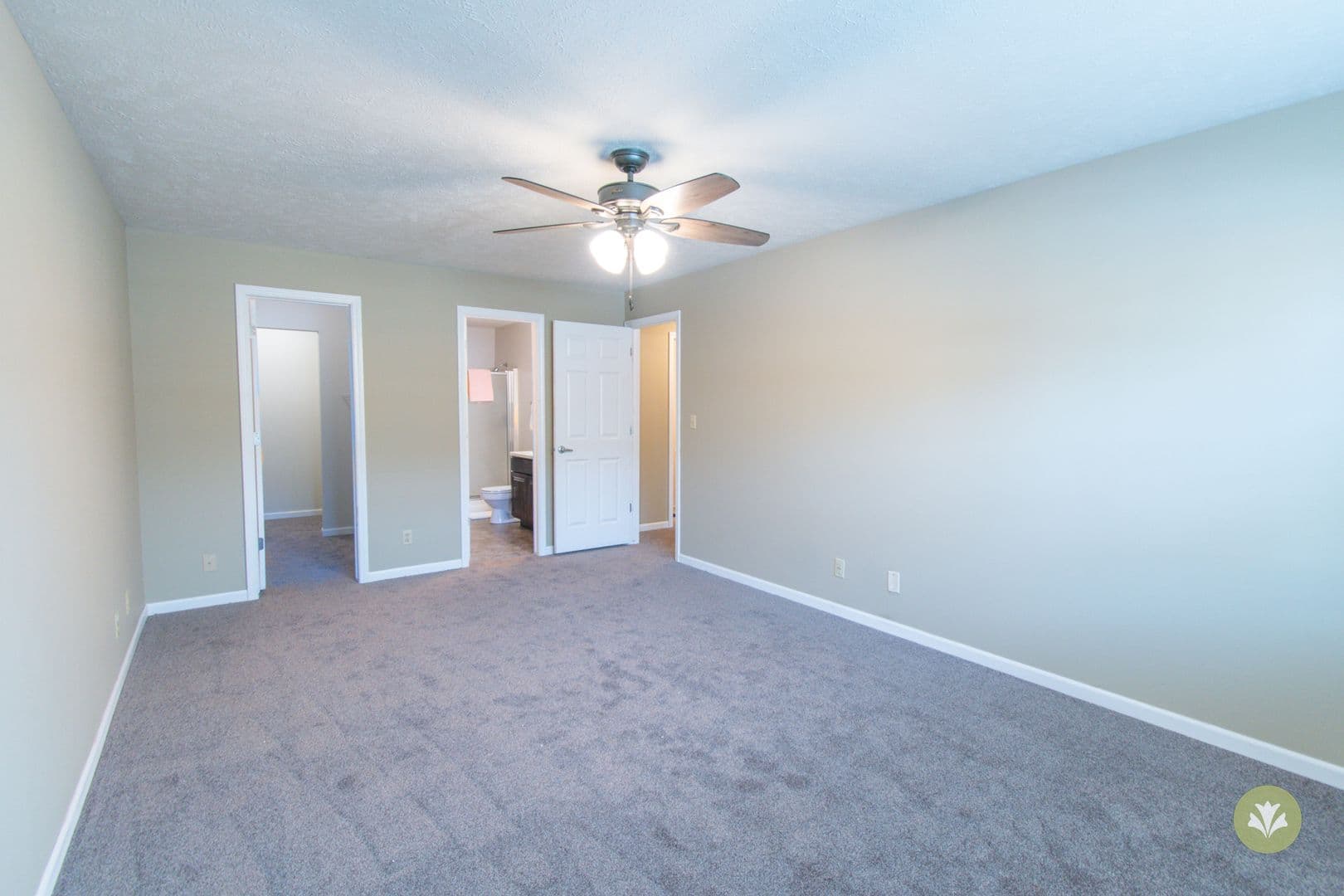 Lincoln Apartment: Adriana Court