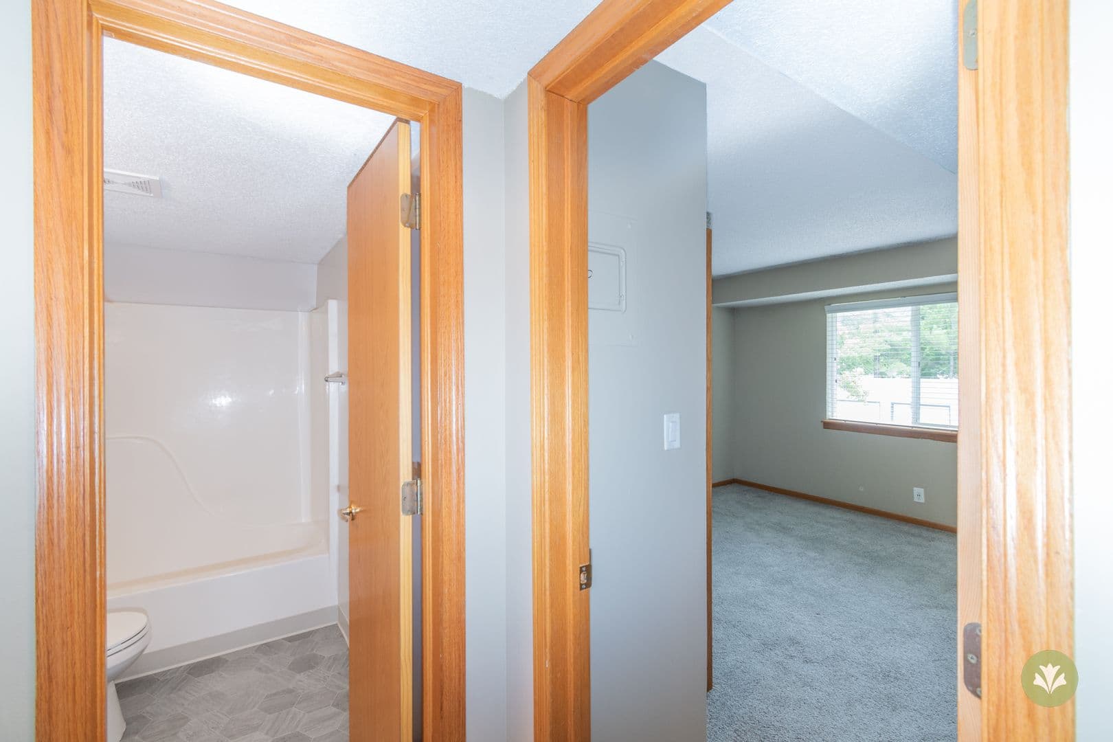 Lincoln Apartment: Charleston Court Apts & THs