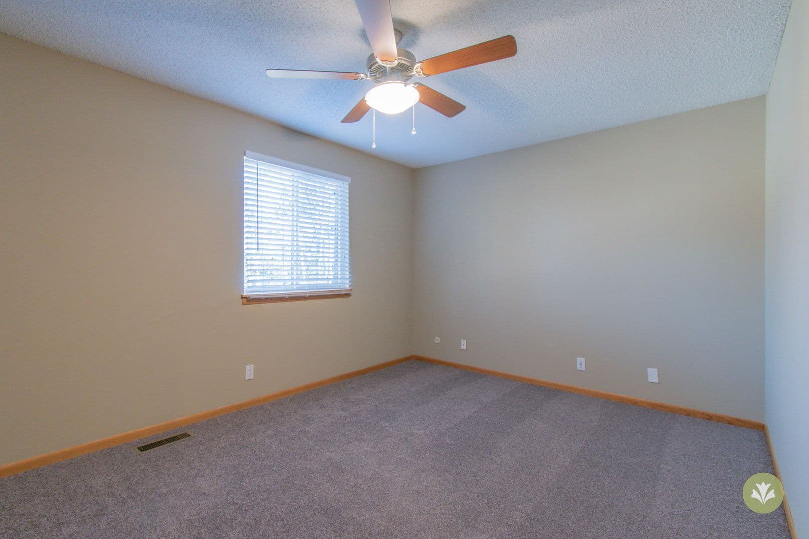 Lincoln Apartment: Charleston Court Apts & THs