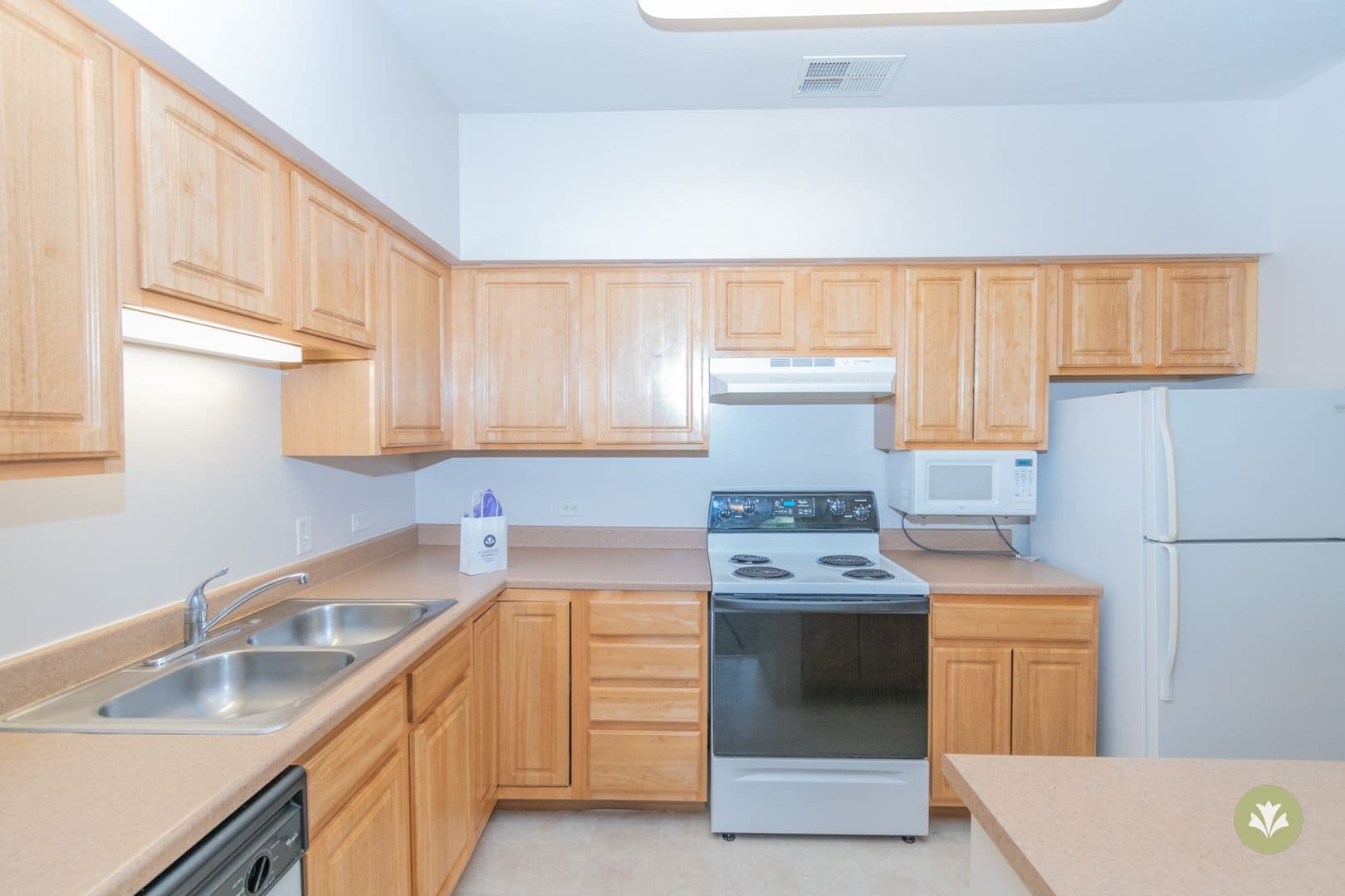 Lincoln Apartment: Charleston Court Apts & THs