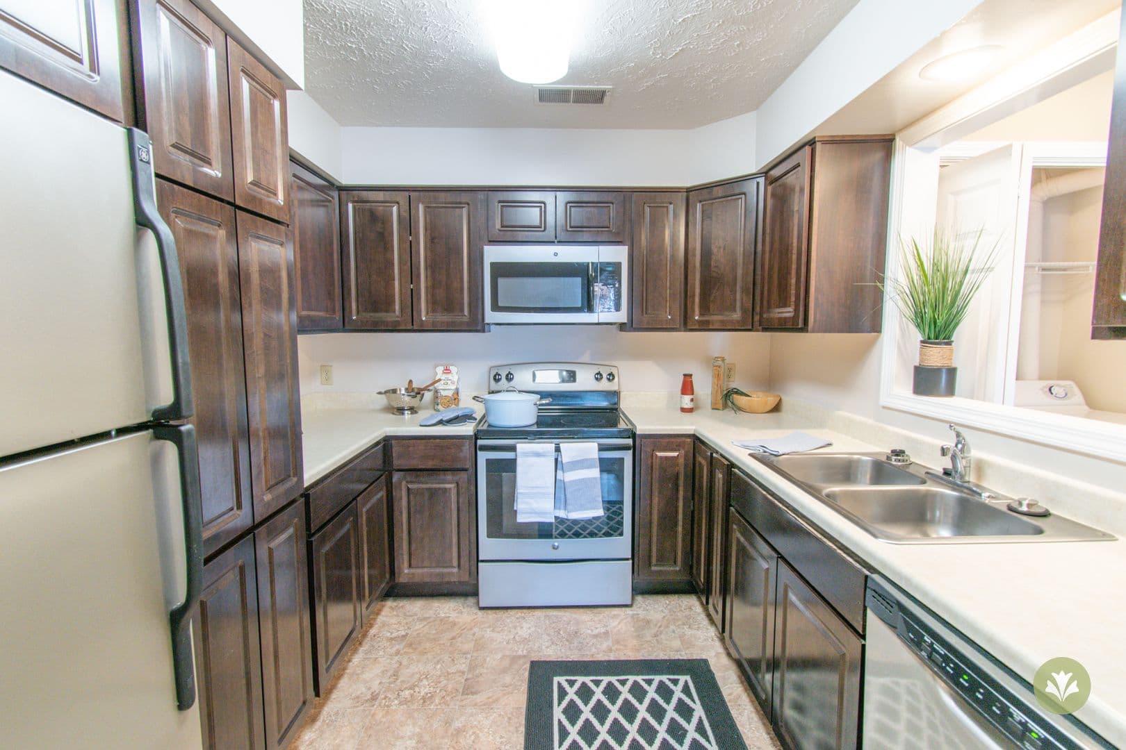 Lincoln Apartment: Adriana Court