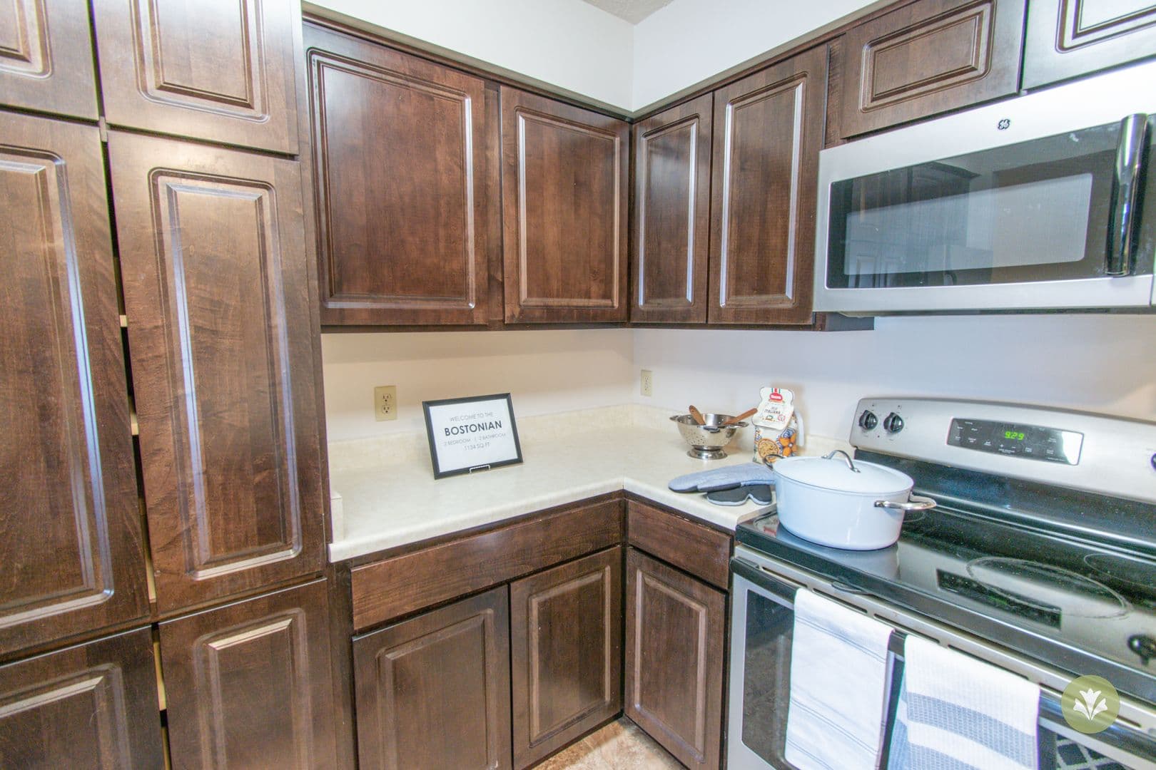 Lincoln Apartment: Adriana Court