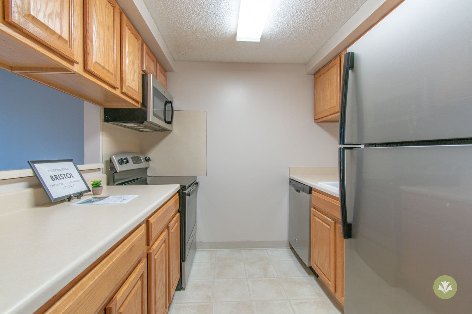 Lincoln Apartment: Charleston Court Apts & THs