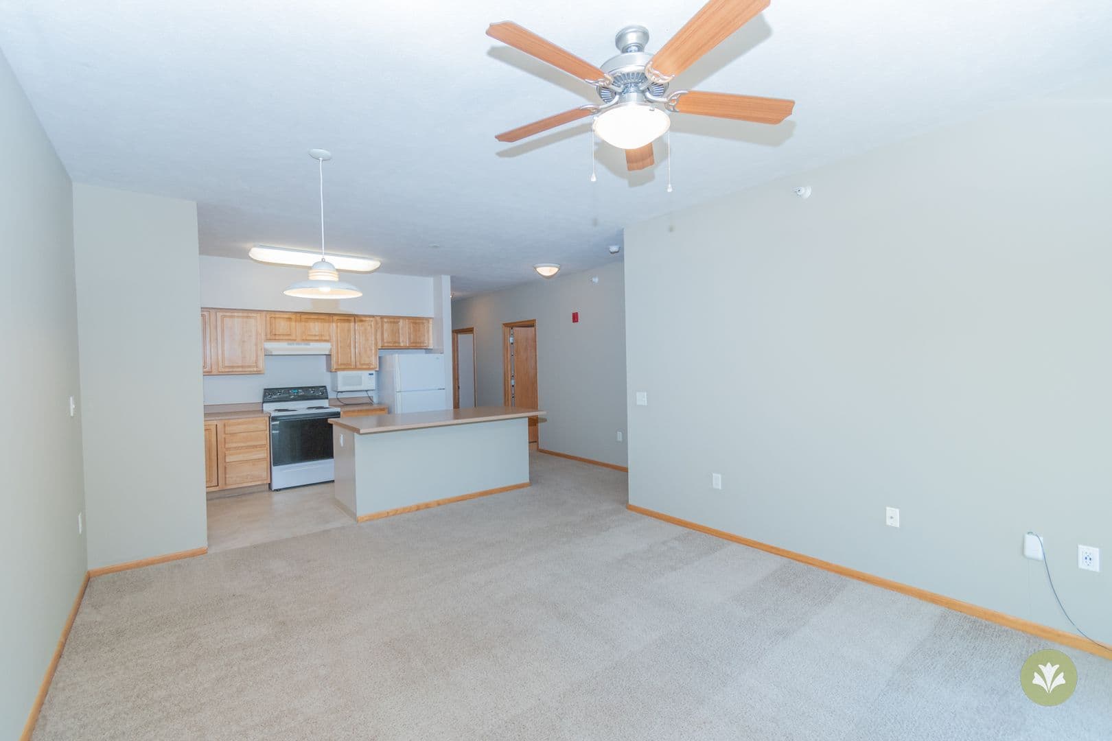 Lincoln Apartment: Charleston Court Apts & THs