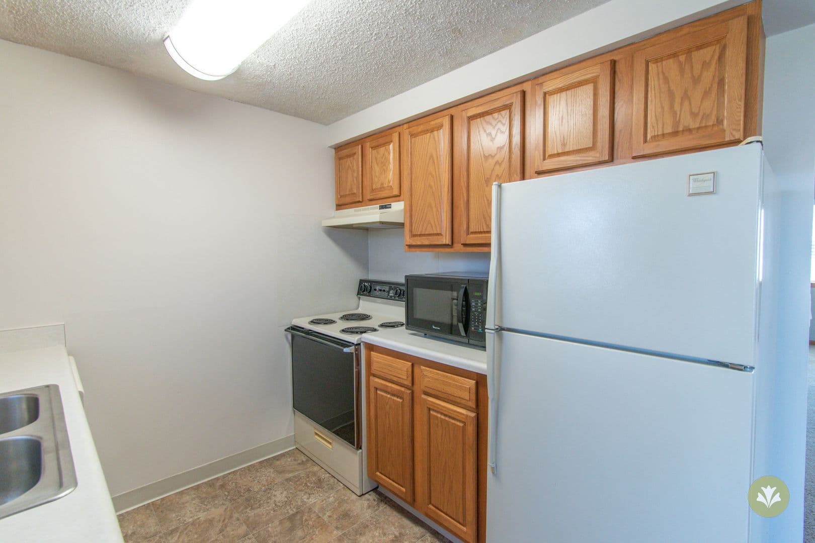 Lincoln Apartment: Charleston Court Apts & THs