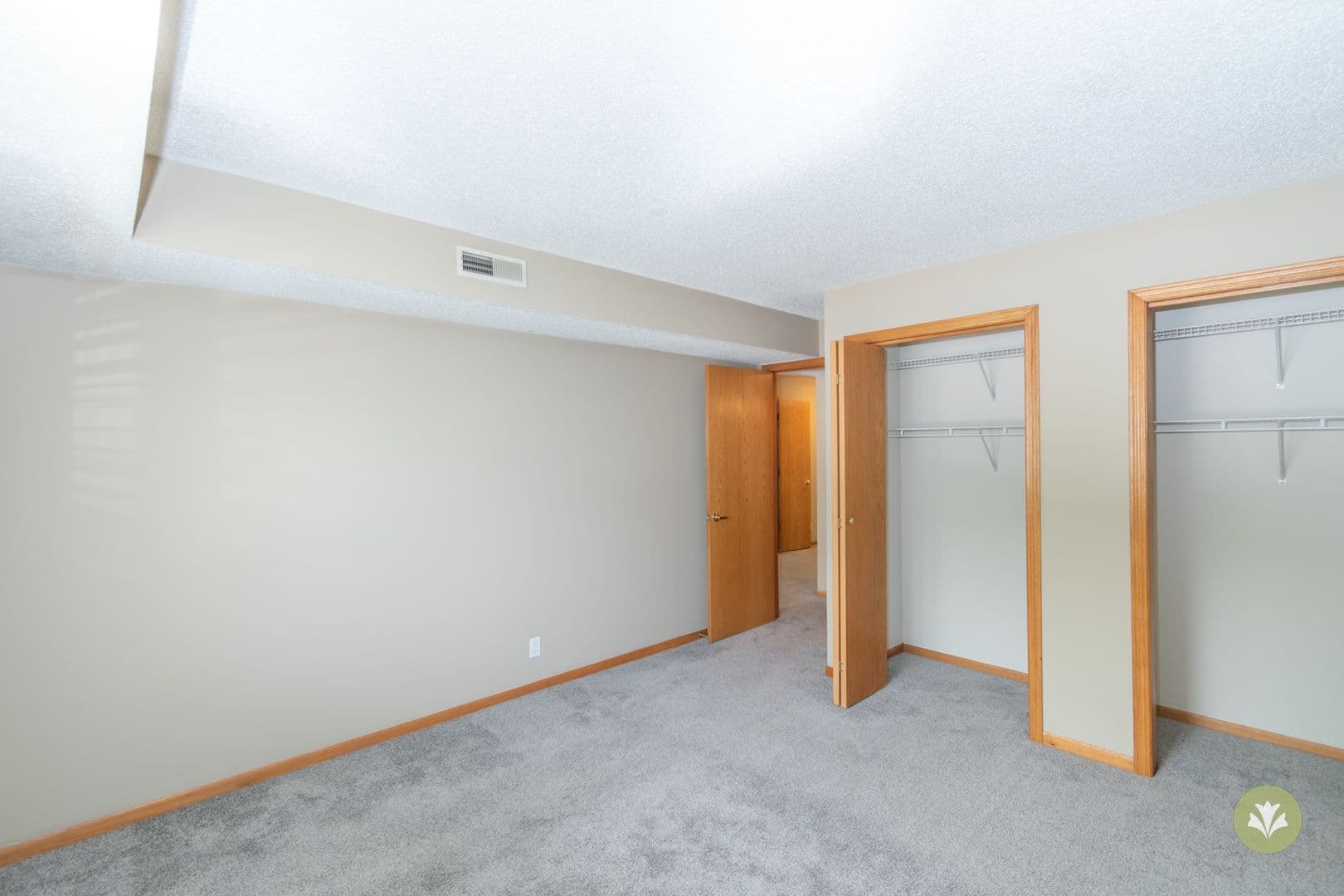 Lincoln Apartment: Charleston Court Apts & THs