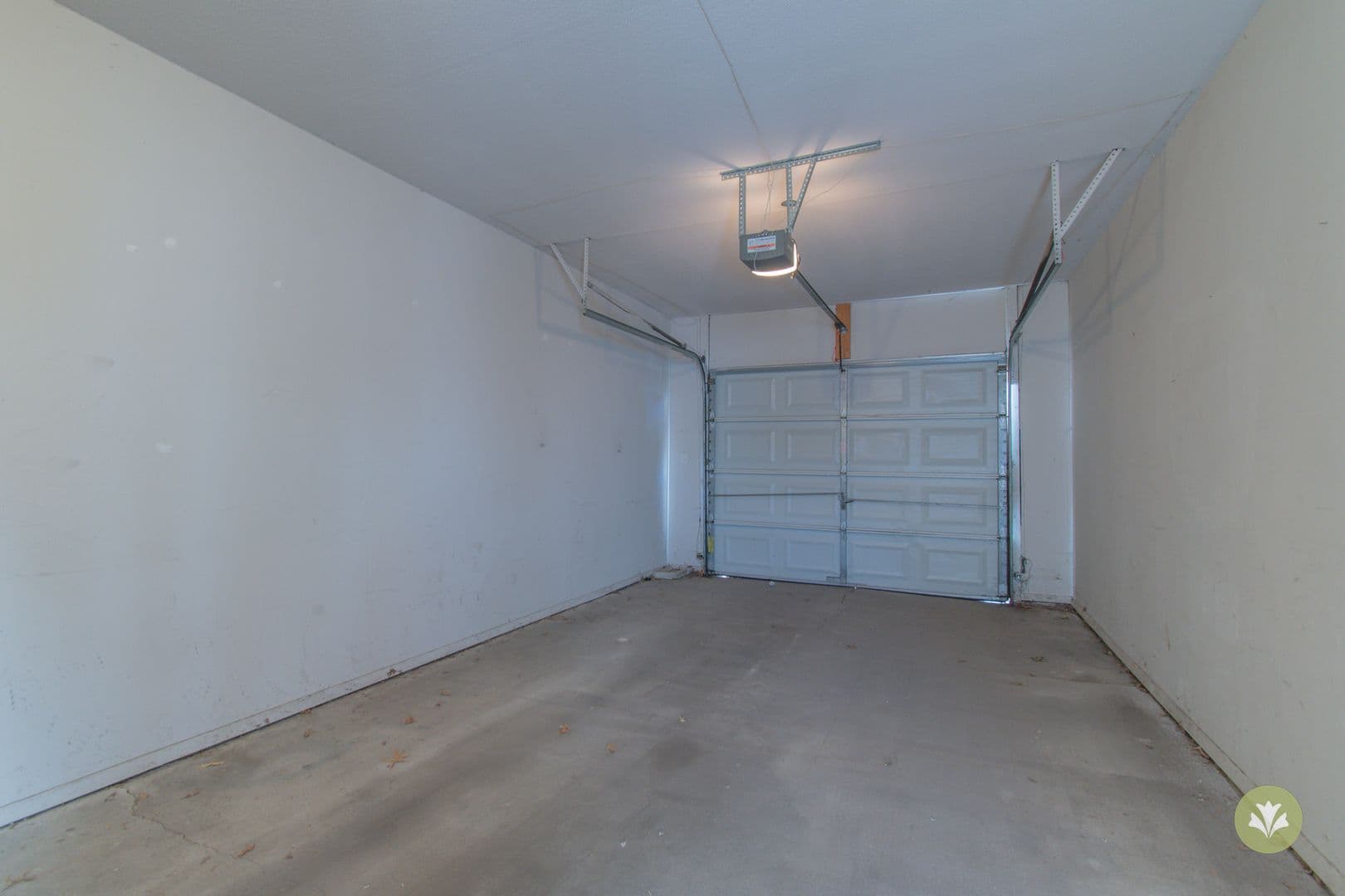 Lincoln Apartment: Charleston Court Apts & THs
