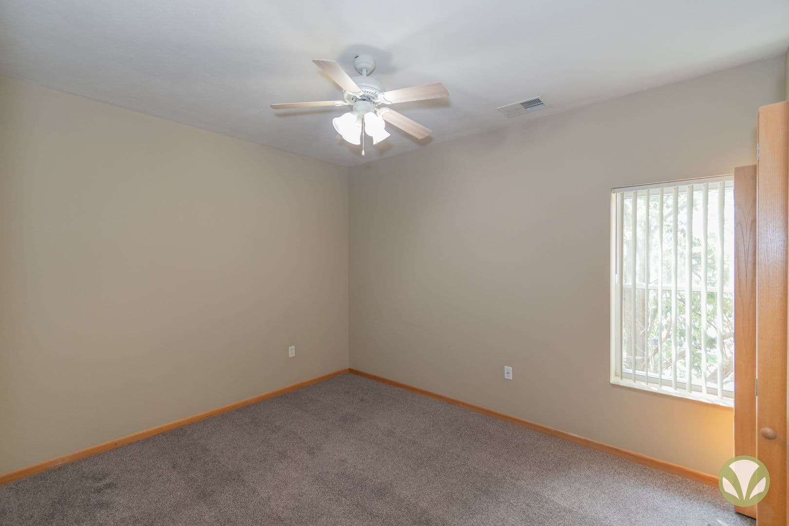 Lincoln Apartment: Charleston Court Apts & THs