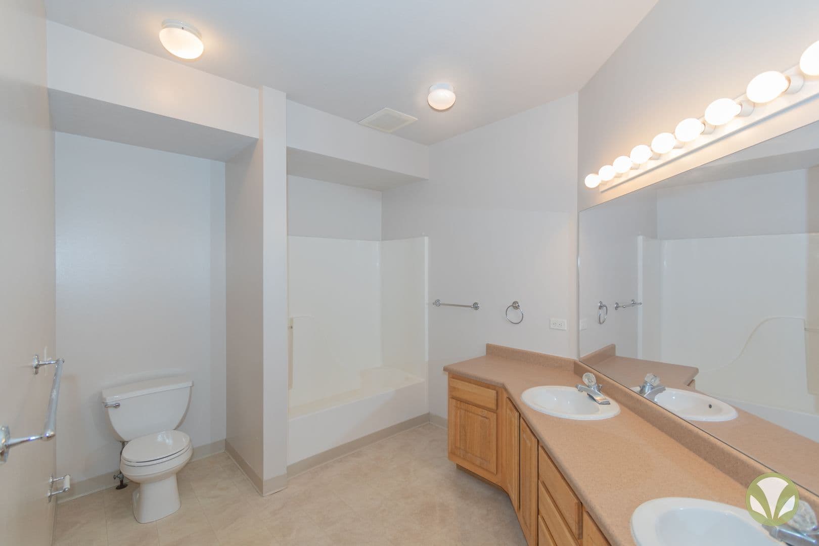 Lincoln Apartment: Charleston Court Apts & THs