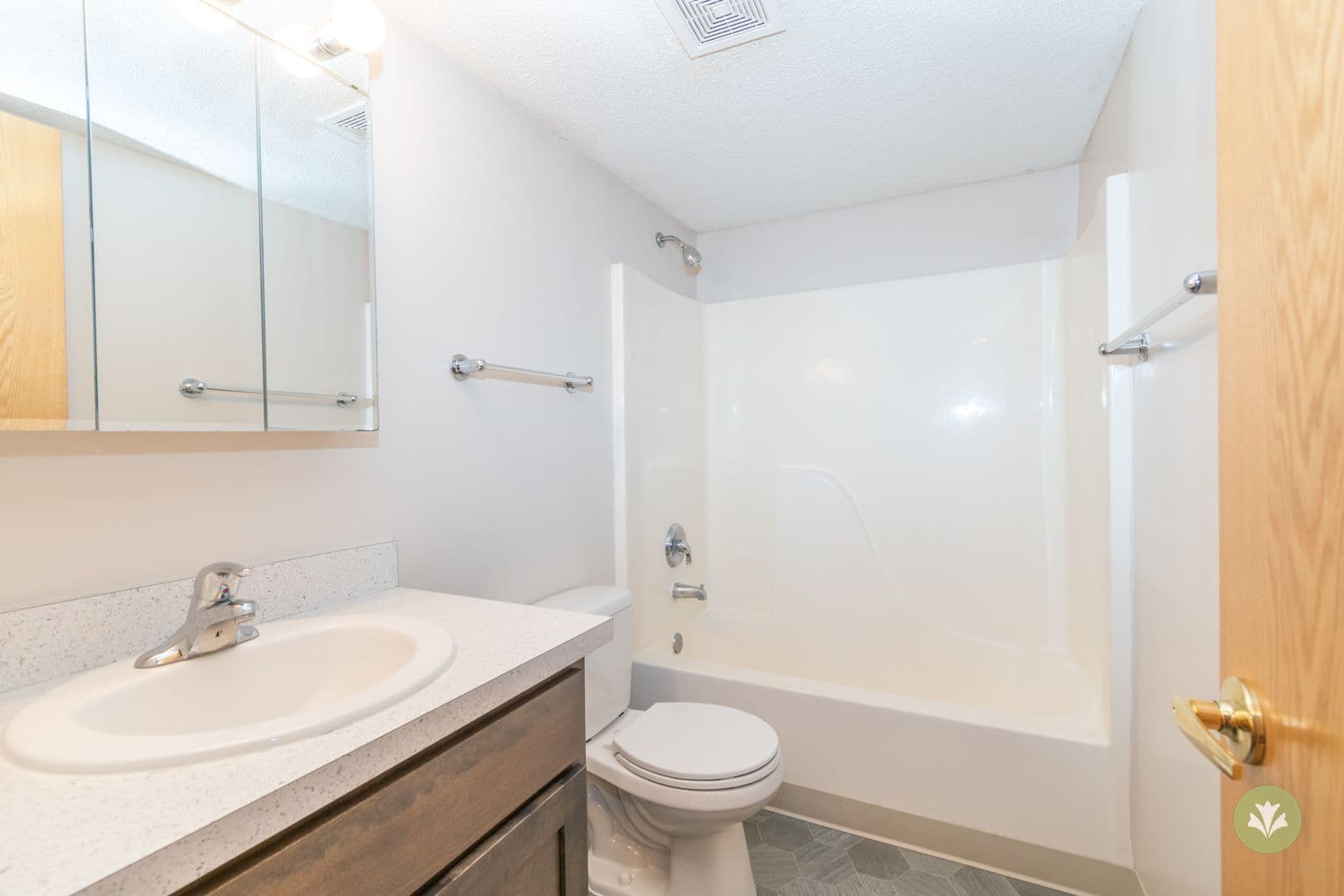 Lincoln Apartment: Charleston Court Apts & THs
