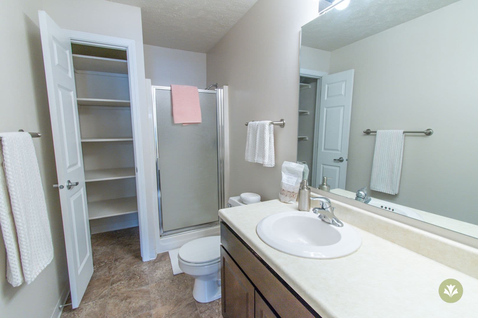 Lincoln Apartment: Adriana Court