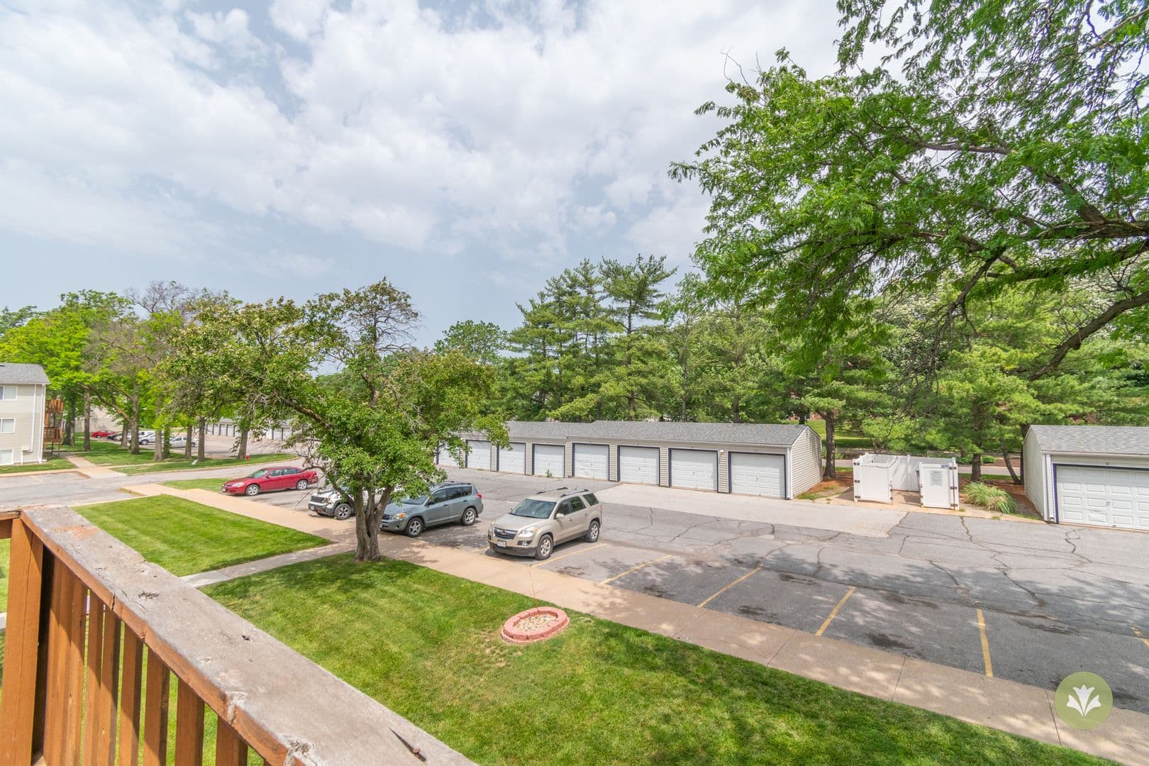 Lincoln Apartment: Charleston Court Apts & THs