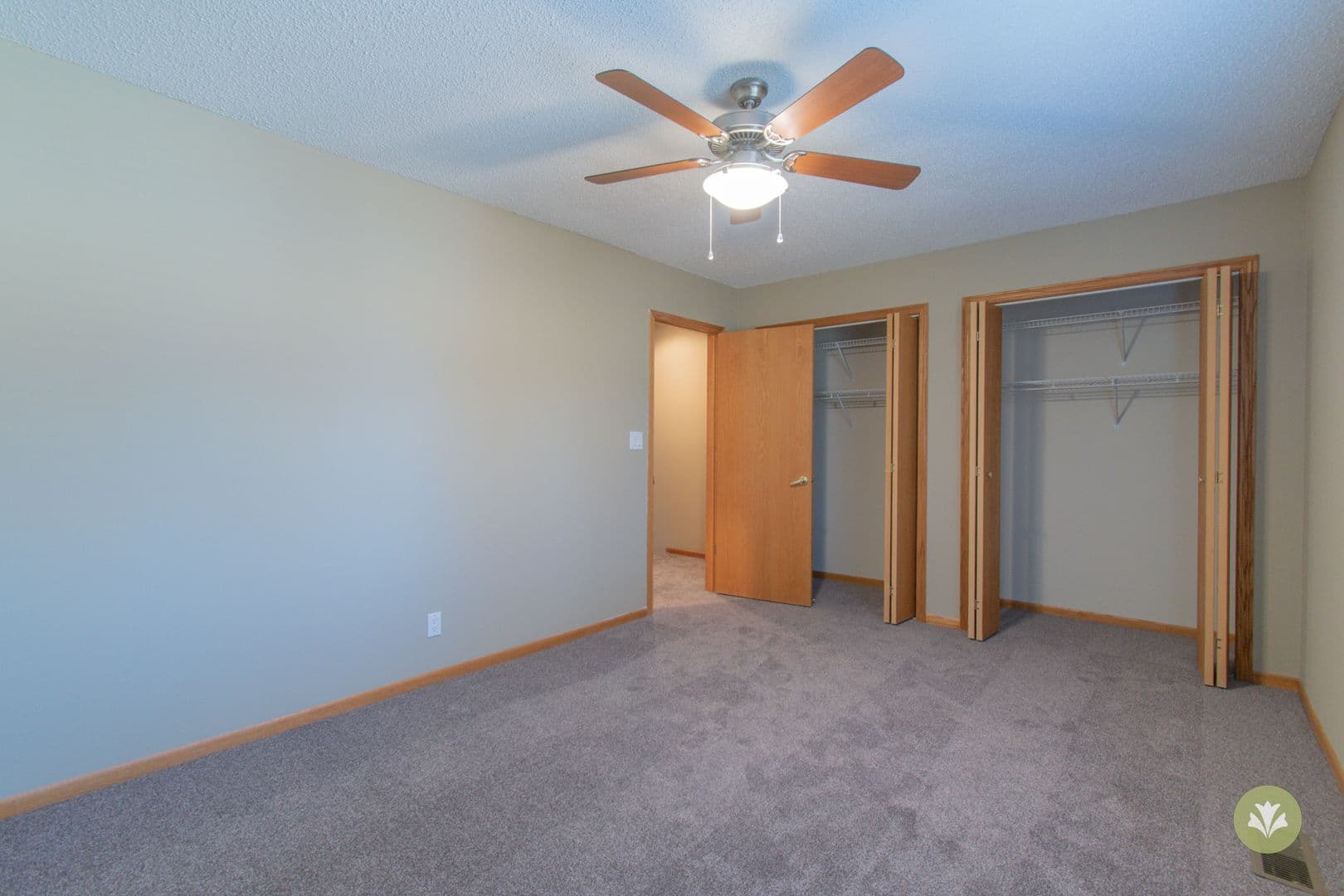 Lincoln Apartment: Charleston Court Apts & THs