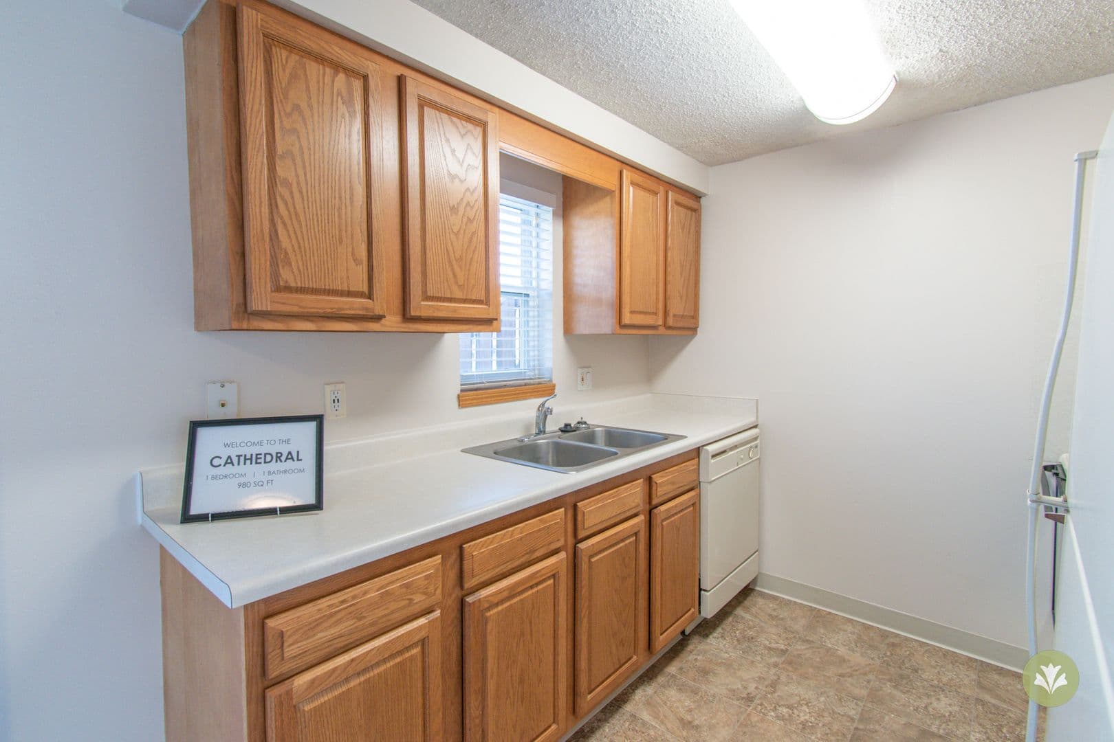 Lincoln Apartment: Charleston Court Apts & THs