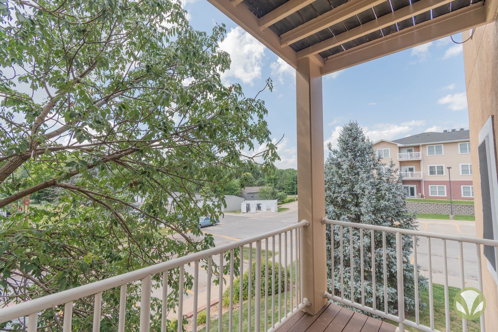 Lincoln Apartment: Charleston Court Apts & THs