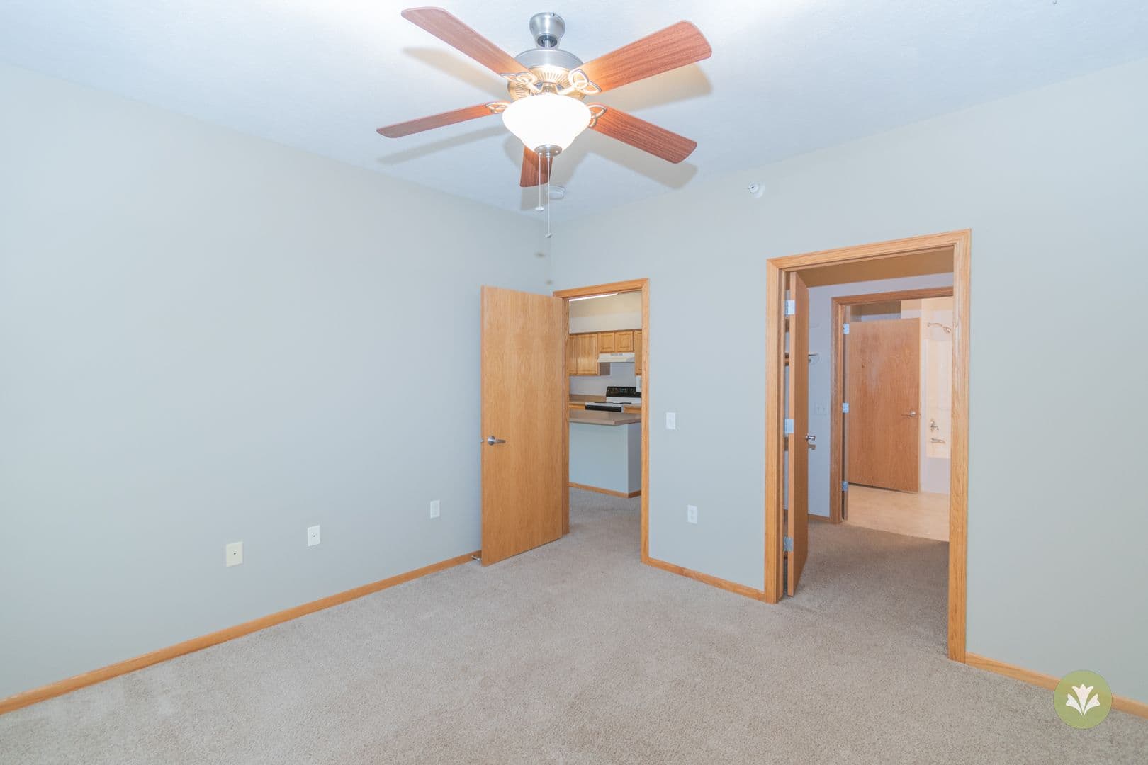 Lincoln Apartment: Charleston Court Apts & THs