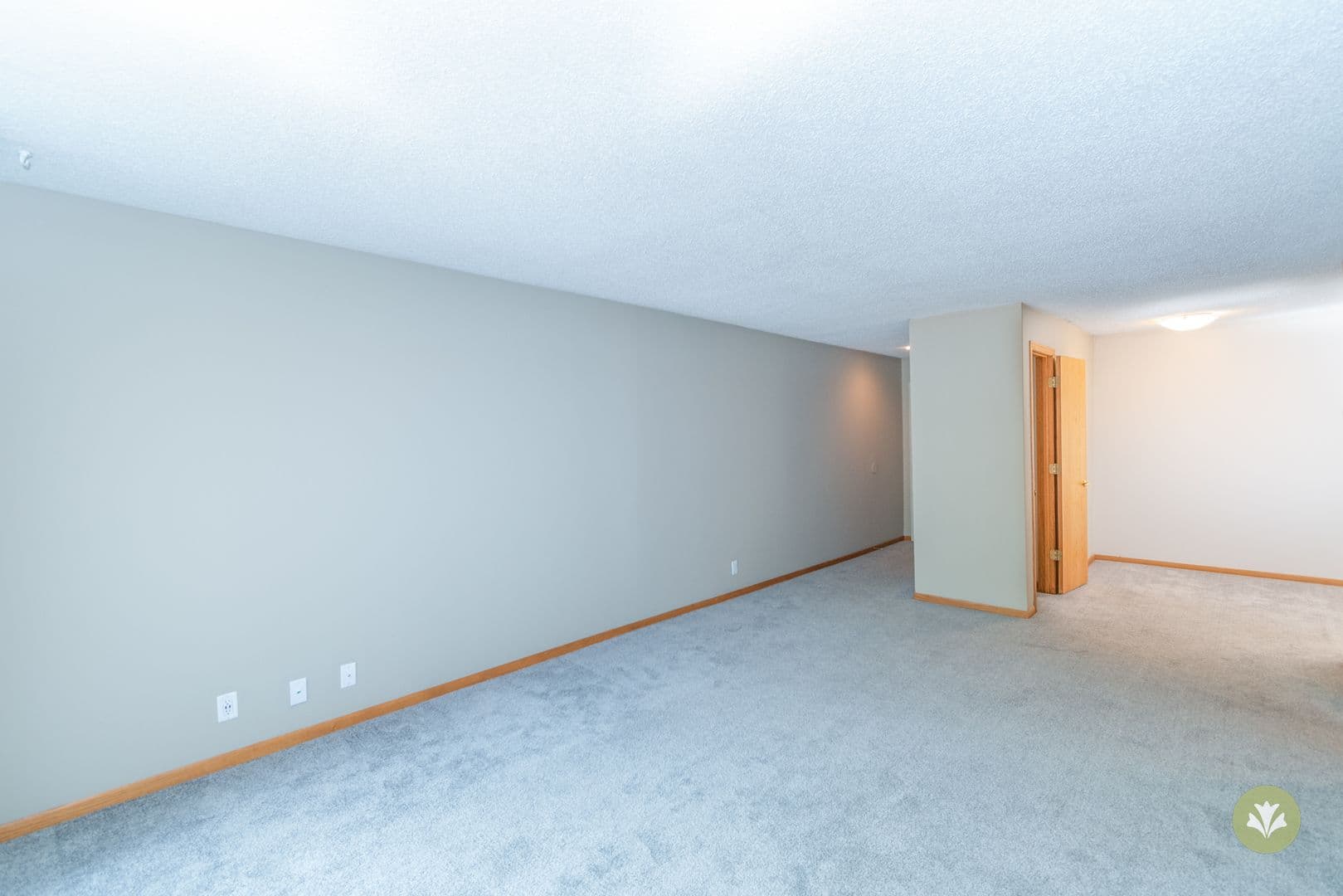 Lincoln Apartment: Charleston Court Apts & THs
