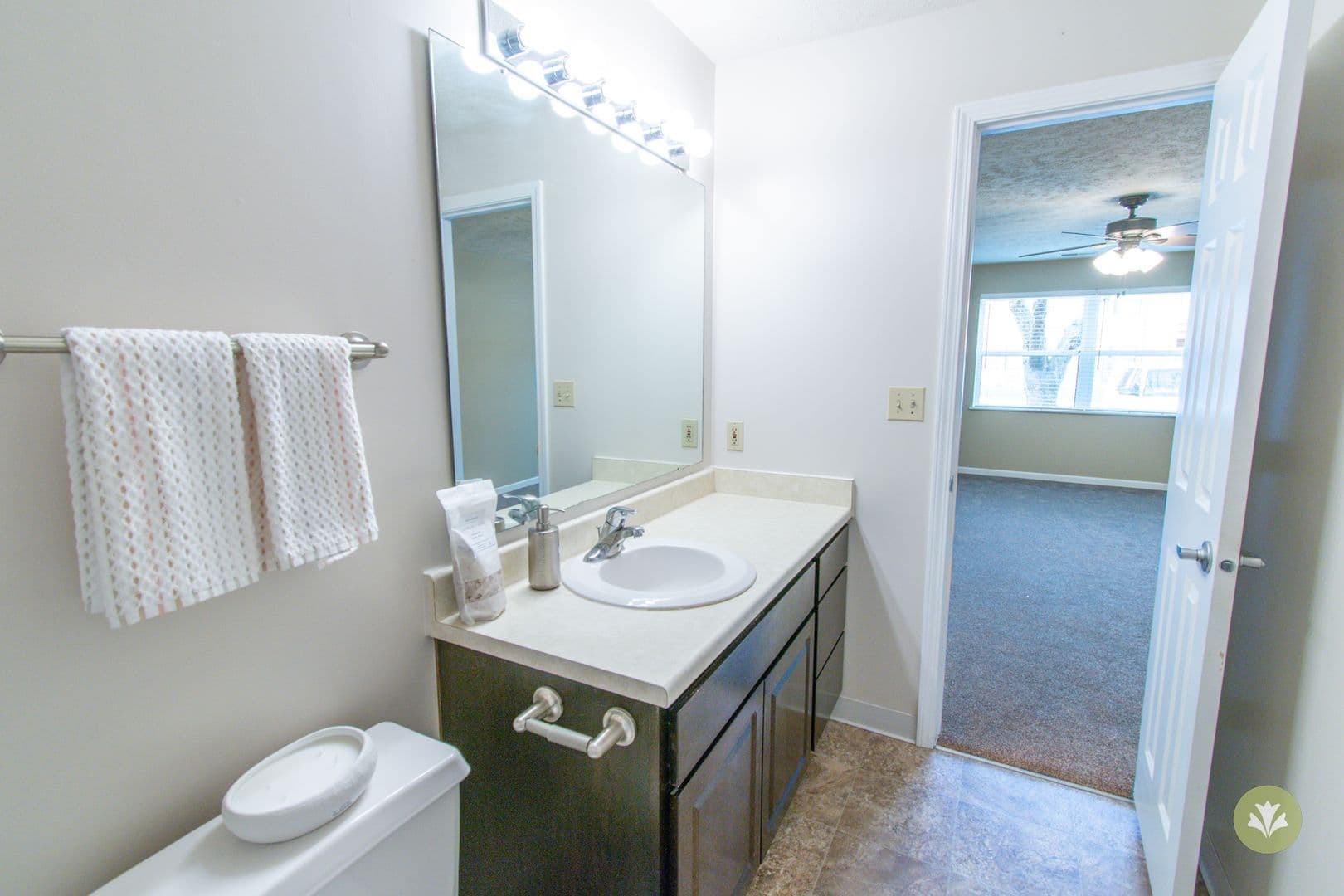 Lincoln Apartment: Adriana Court