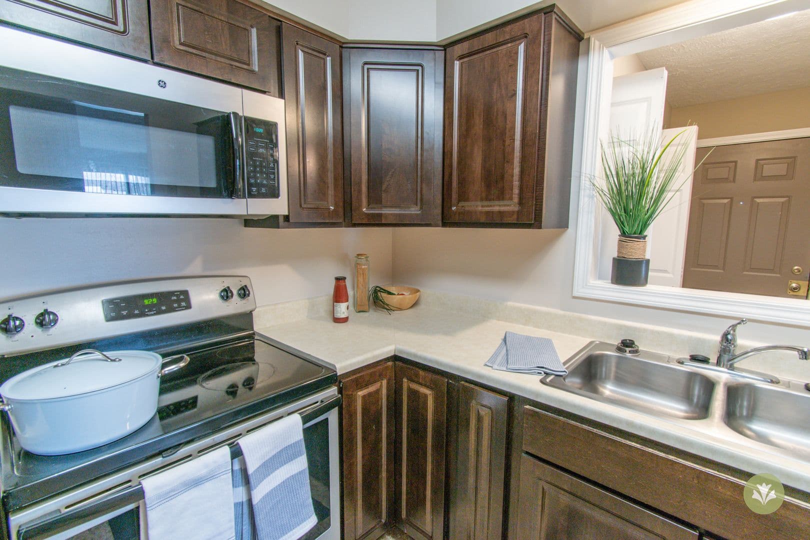 Lincoln Apartment: Adriana Court