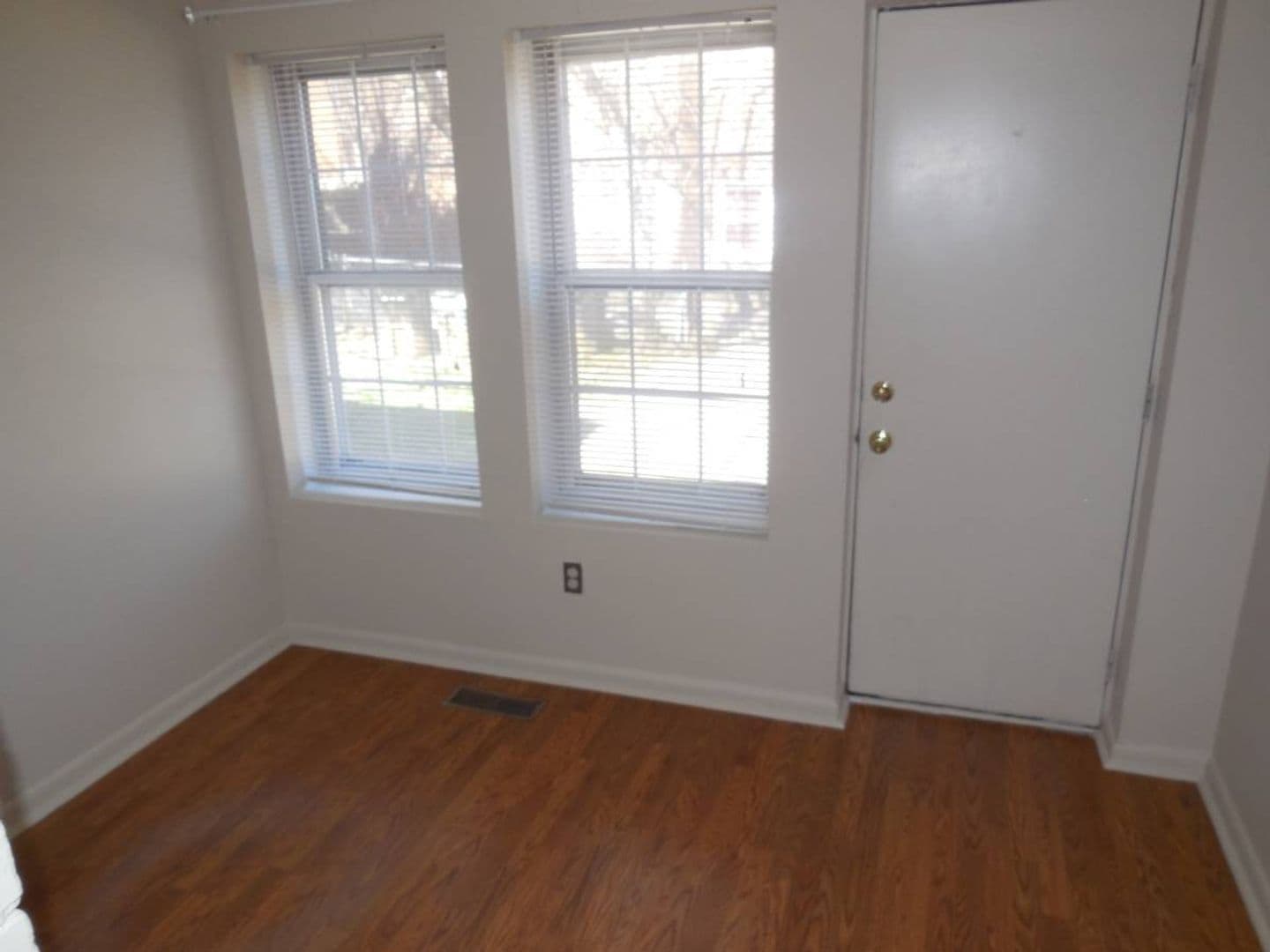 Washington Apartment: 3917 W Street, NW