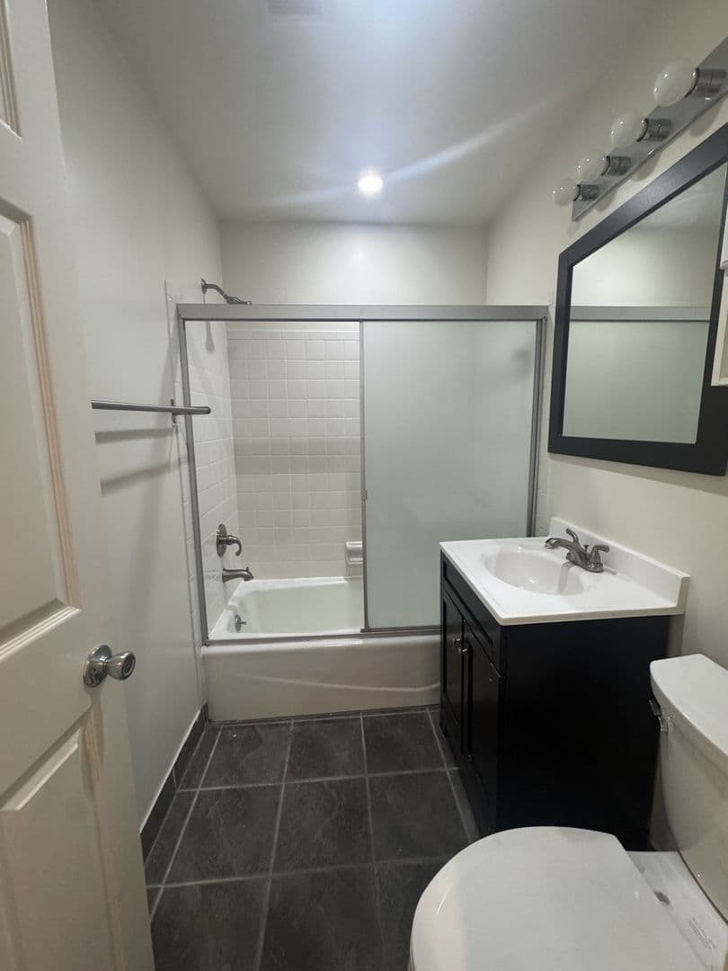 Washington Apartment: 1615 Swann Street NW