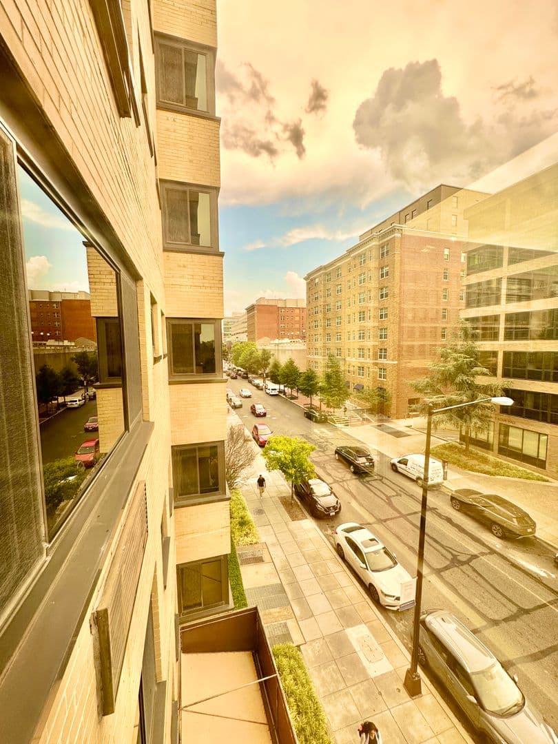 Washington Condo: 2141 I Street, NW #402