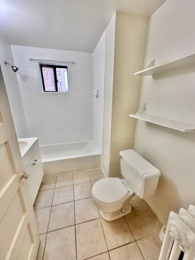 Washington House: 4422 Greenwich Parkway NW