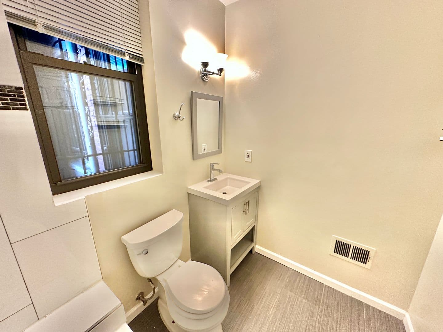 Washington Apartment: 1762 U Street NW