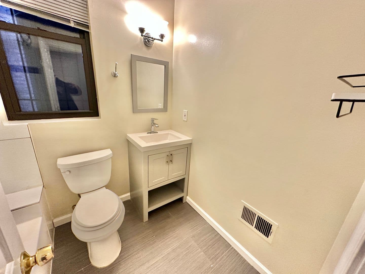 Washington Apartment: 1762 U Street NW