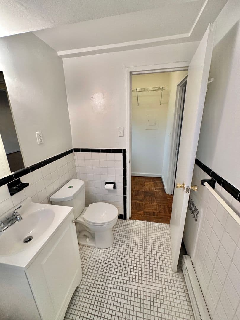 Washington Condo: 2141 I Street, NW #402