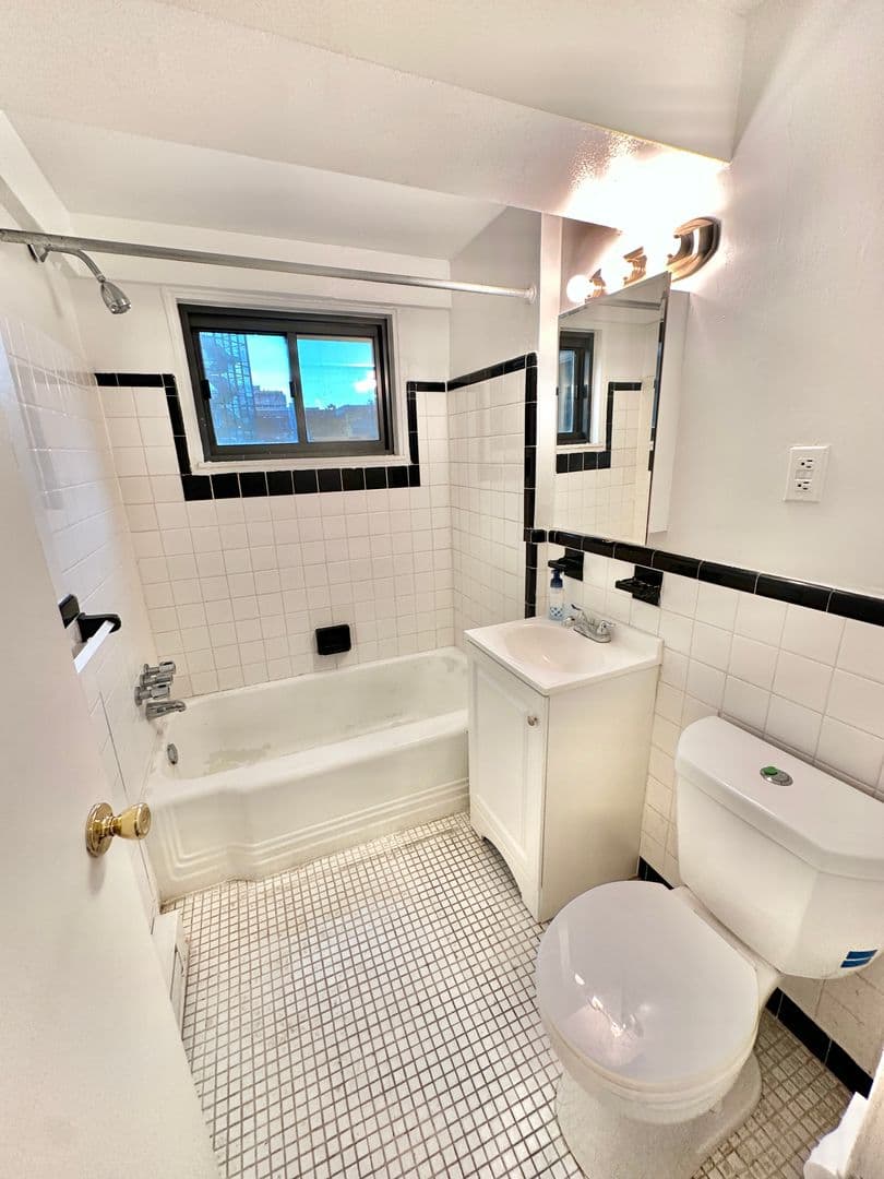 Washington Condo: 2141 I Street, NW #402